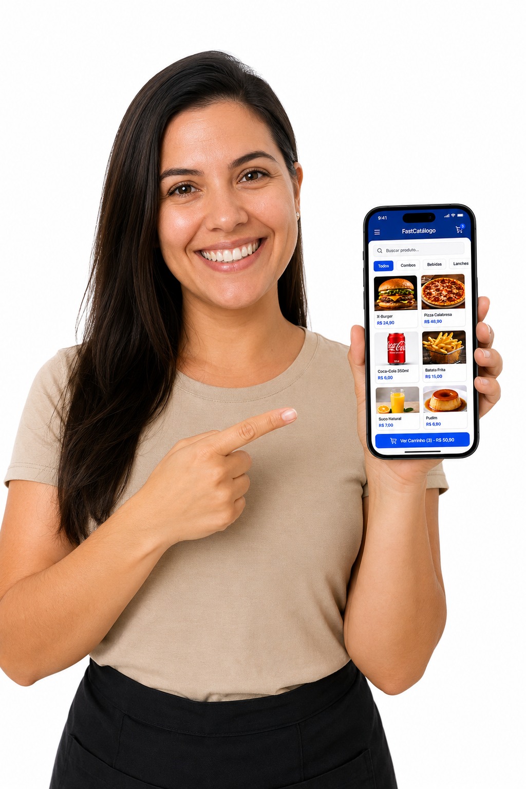 Mulher sorridente apontando para um smartphone mostrando o catálogo digital FastCatálogo com produtos, categorias e carrinho de compras